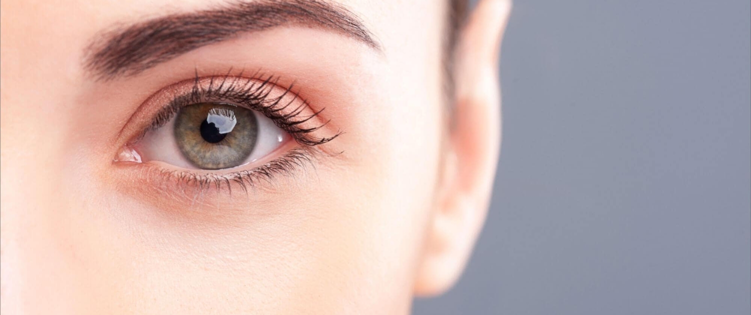 Bei einer Augenlidstraffung unterscheidet man zwischen einer Oberlidstraffung und einer Unterlidstraffung.